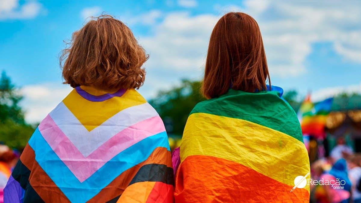 Comunidade lgbtqia+ se abraçando