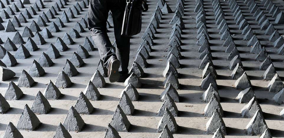 Arquitetura hostil e exclusão de pessoas em situação de rua | Tema de redação