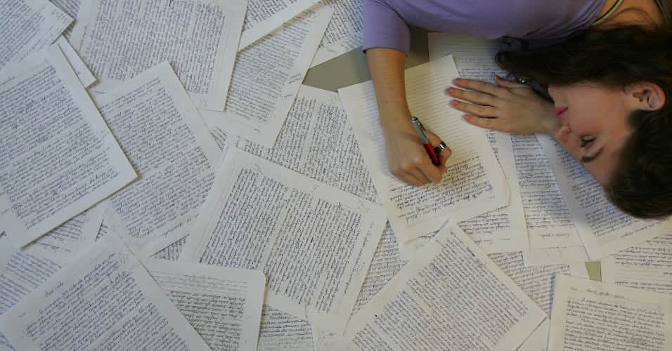 Diferenças e semelhanças entre a redação do ENEM e de vestibulares