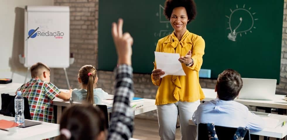 professora em sala de aula