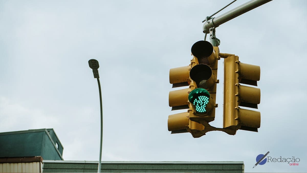 A importância da sinalização adequada na prevenção de acidentes de trânsito | Tema de redação