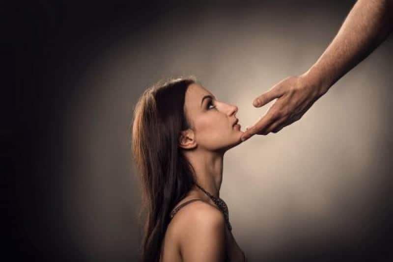 Tema: Subsmissão feminina na sociedade