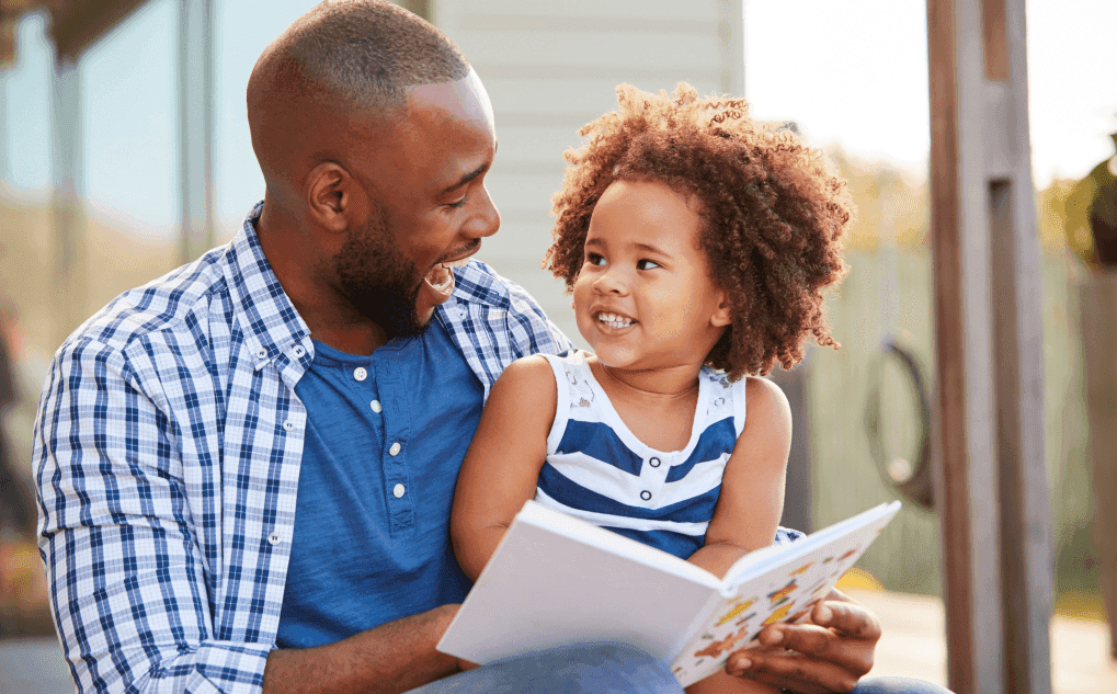 pai lendo para filha