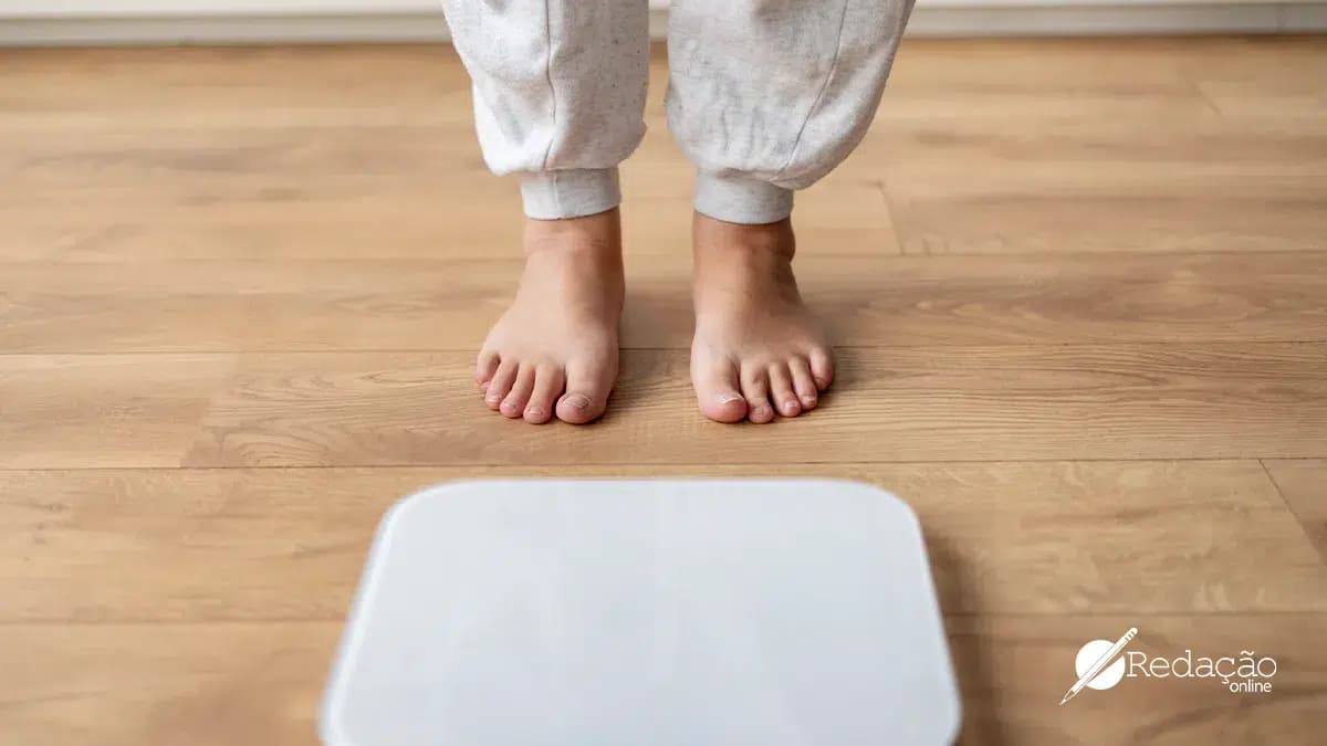 As políticas públicas e o combate à obesidade infantil em comunidades carentes | Tema de redação