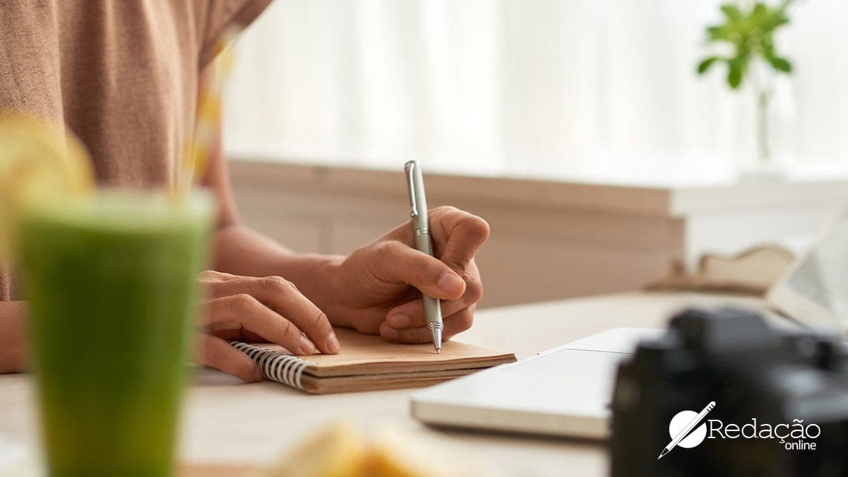 Características do texto Dissertativo-Argumentativo diferenças entre Vestibulares e o Enem