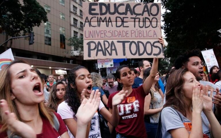 Tema de Redação: Mulheres na política brasileira