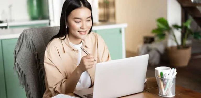 meninas estudando redação online